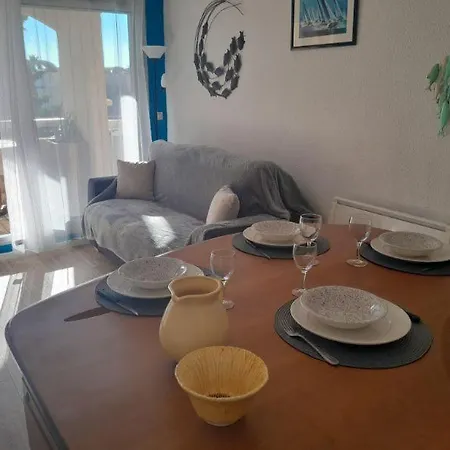 Joli Résidence Avec Piscine Et Du Grazel à 180m *