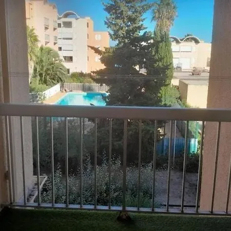 Joli Avec Piscine Et Du Grazel A 180m Апартаменты *