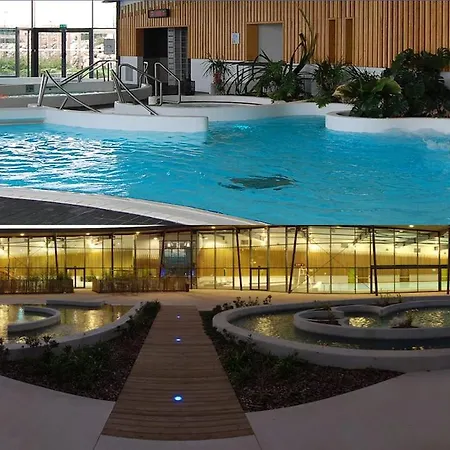 Joli Résidence Avec Piscine Et Du Grazel à 180m