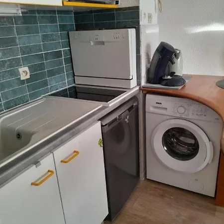 Joli Appartement Climatise Residence Avec Piscine Et Plage Du Grazel A 180M דירה
