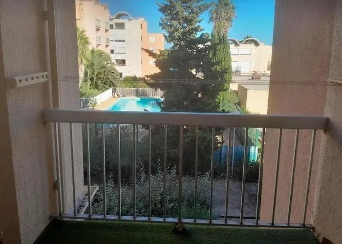 Joli Appartement Climatise Residence Avec Piscine Et Plage Du Grazel A 180M דירה *